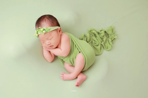 伊春宝宝趴着睡是积食吗